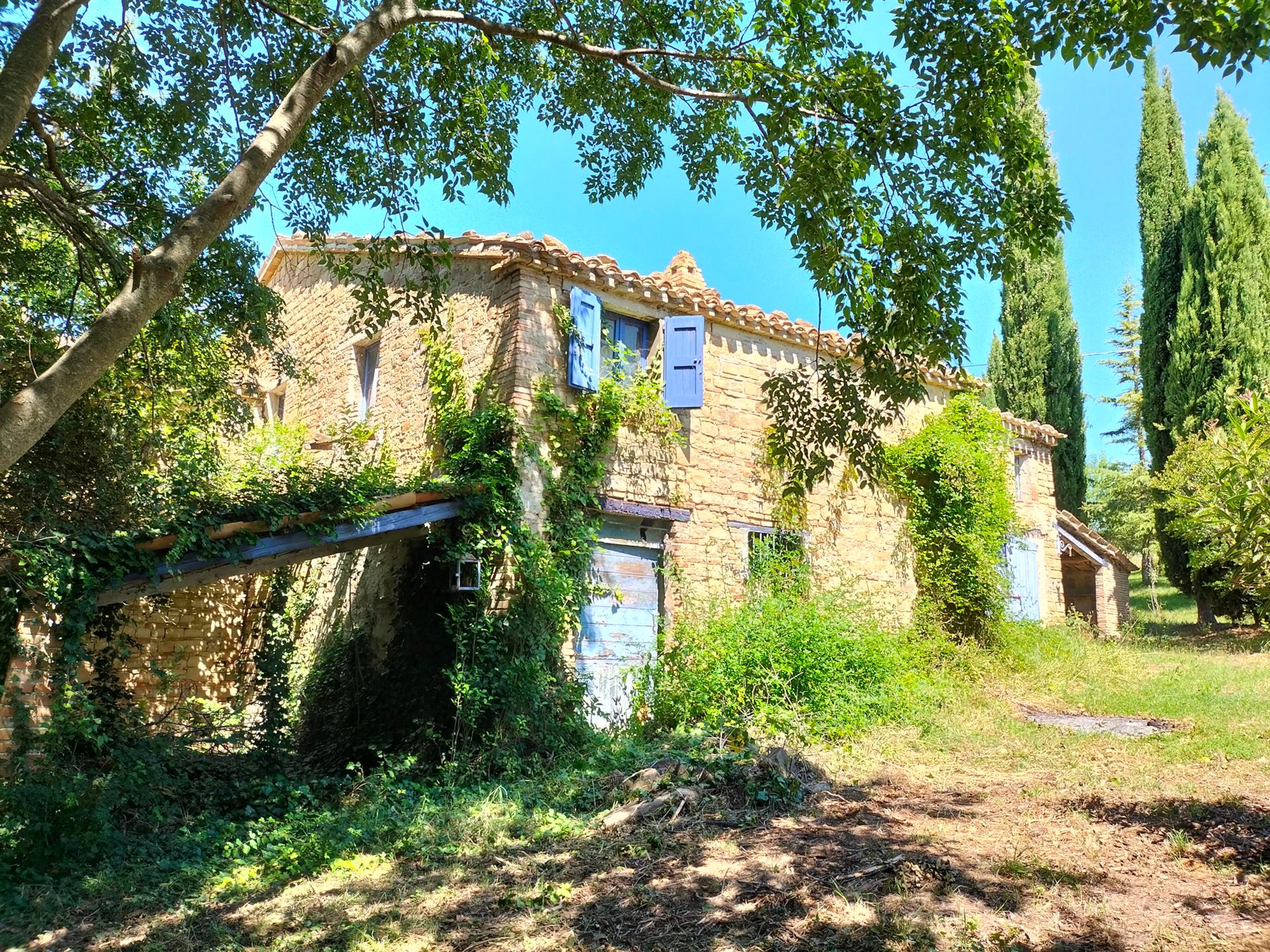 Ancienne ferme en pierre panoramique avec jardin et oliviers à Staffolo.