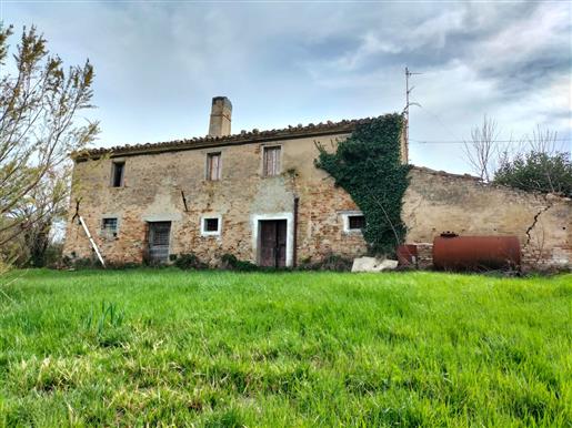 A completely renovate farmhouse, 30 minutes away from the beaches of Senigallia