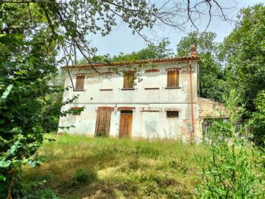 Farmhouse to be completely restored 20 minutes from the beaches of Senigallia
