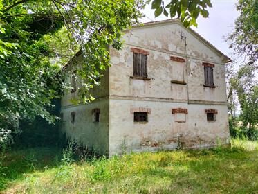Farmhouse to be completely restored 20 minutes from the beaches of Senigallia