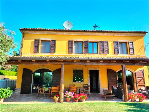 Completely renovated country house located in an agricultural area in Osimo