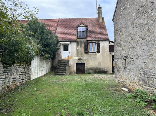 Huis met schuur in een dorp op 5 minuten van St-Amand Montrond