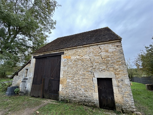 Huis met schuur in een dorp op 5 minuten van St-Amand Montrond