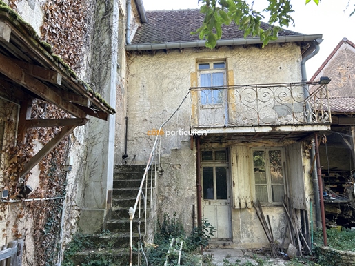 House to renovate 250 m2 with great potential near the city center