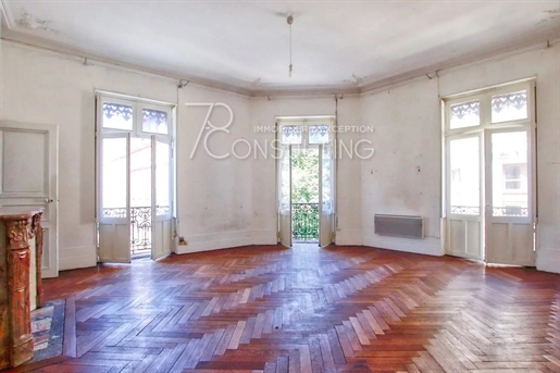 For Sale - Toulouse Carmes - Haussmannien 4 Rooms Apartment
