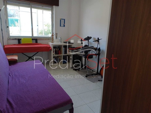 Apartamento T2 - Vale de Milhaços - Corroios