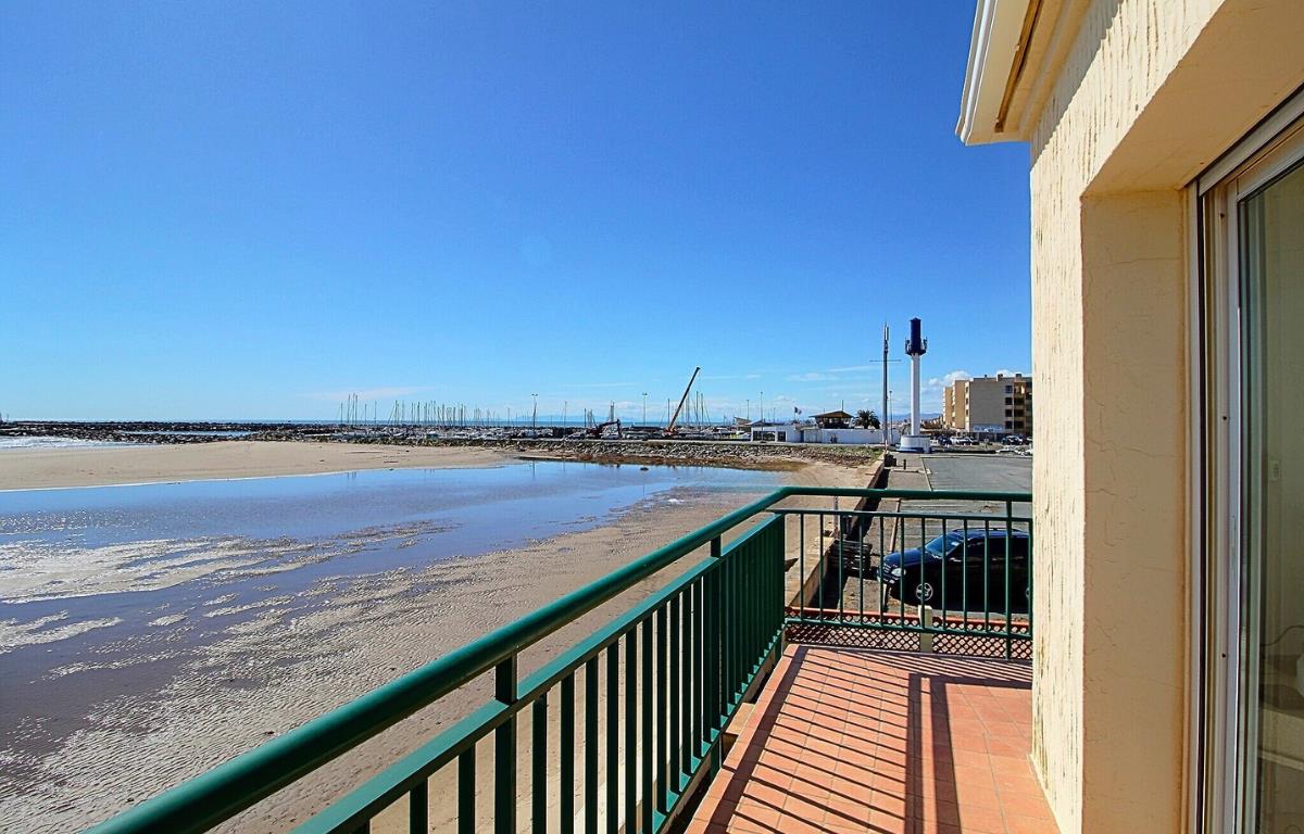 Exceptional apartment F4 (75 m²) on the beach