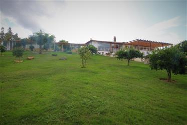 Bauernhof mit 3 Schlafzimmern Villa + Nebengebäude, Pool und herrlichem Blick auf Serra da Estrela 
