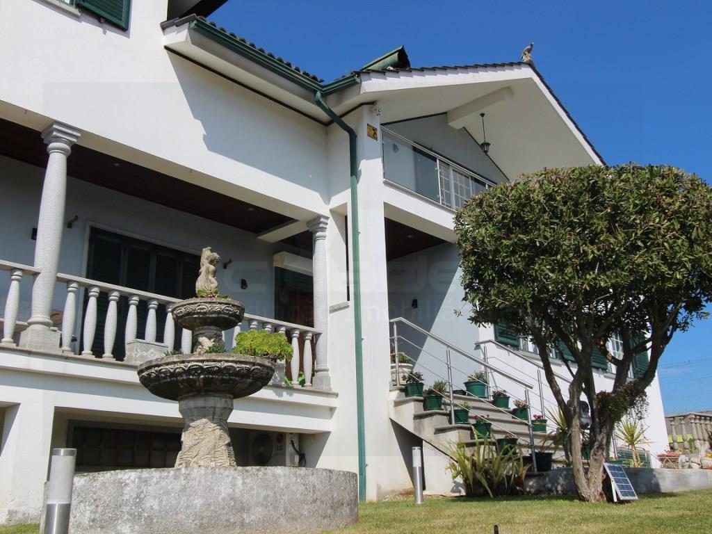 5 bedroom villa with land, in Covas - Stunning Views and Absolute Comfort