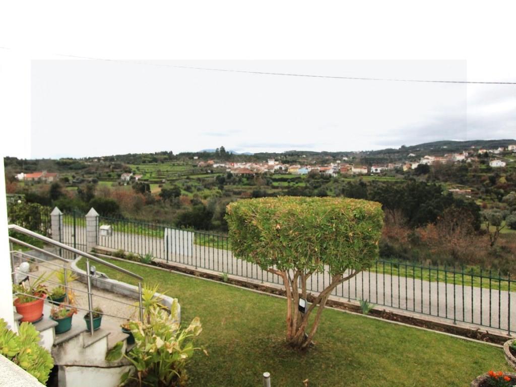 5 bedroom villa with land, in Covas - Stunning Views and Absolute Comfort