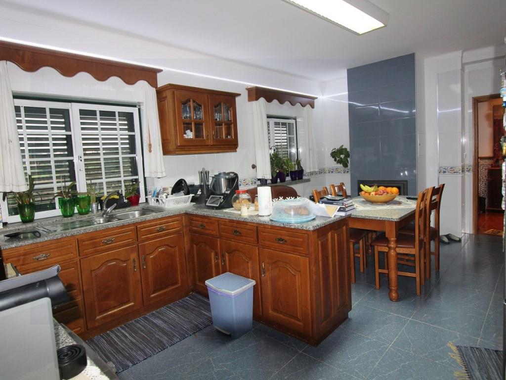 5 bedroom villa with land, in Covas - Stunning Views and Absolute Comfort