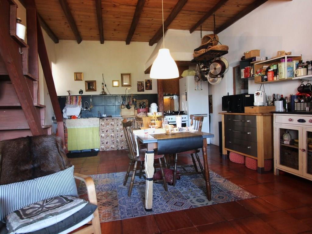 Rustiek huis met 3 slaapkamers, in steen, met land, op een paar minuten van het centrum van Tábua