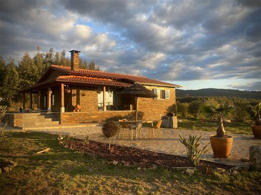 Very well maintained Quinta of 2.65 hectares located in Avô with breathtaking views