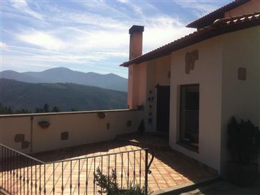 Farm with swimming pool and land, a few minutes from Oliveira do Hospital