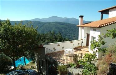 Farm with swimming pool and land, a few minutes from Oliveira do Hospital