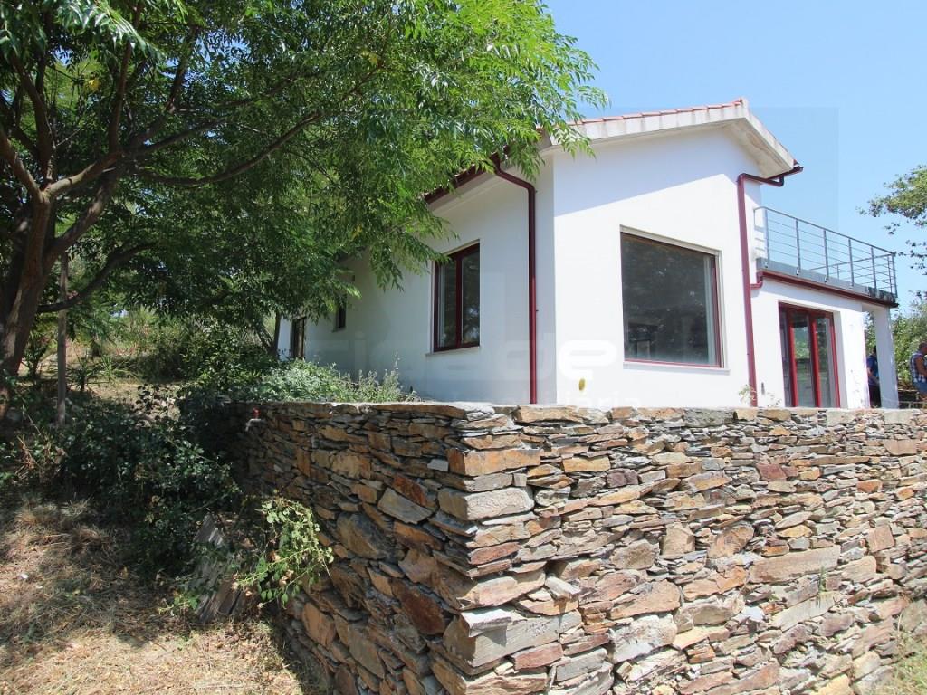 Farm with 2 bedroom villa, terrace and wonderful views of the mountains, a few minutes from Coja