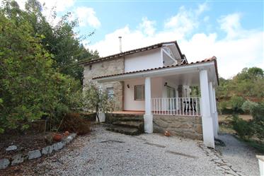 Farm with villa + annex, with garden and swimming pool, inserted in a large plot, a few km fro