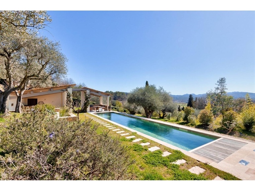 Magnificent fully renovated 290 m2 property with panoramic views - Charming South of France