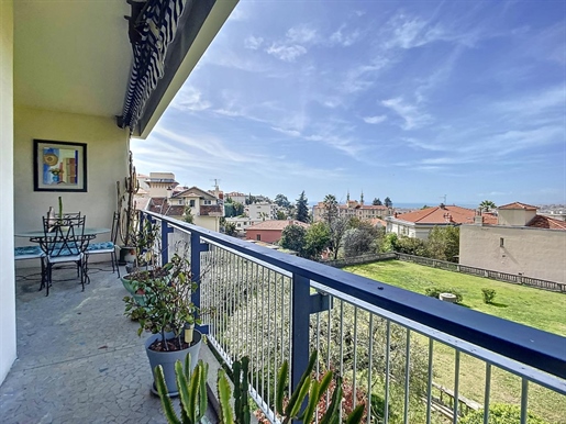 Nice Coeur Cimiez - Piacevole trilocale su un piano alto con terrazza, vista mare e giardino