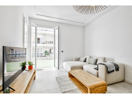 Nice â Promenade des Anglais â Beautiful fully renovated 2-bedroom apartment of 65 sq.m with sea vie