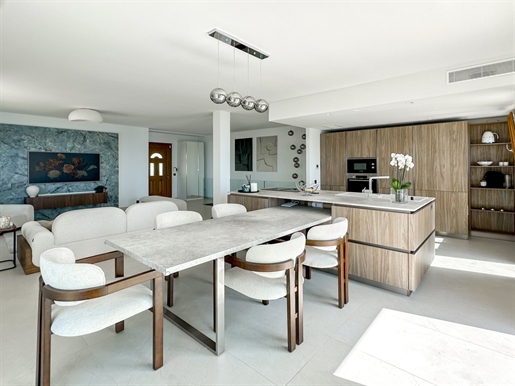 Roquebrune-Cap-Martin- Magnificent 111 sqm 4-room house fully renovated with private pool