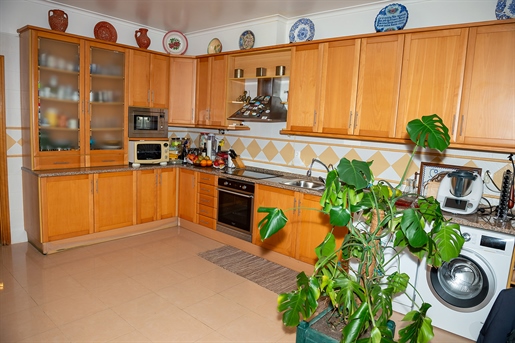 Excellent 3 bedroom villa in gated community with 24 degree security