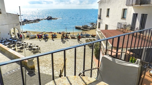 Appartement aan zee te koop in Calella de Palafrugell