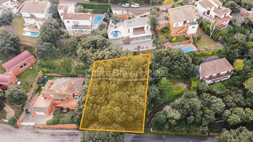 Terreno en venta en Begur, para edificar una casa con garaje y piscina
