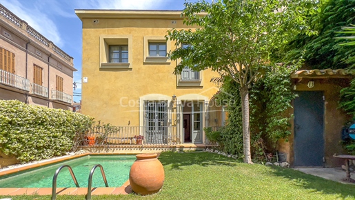 1900'S manor house restored for sale in Palafrugell, a 5-minute walk from the city center.
