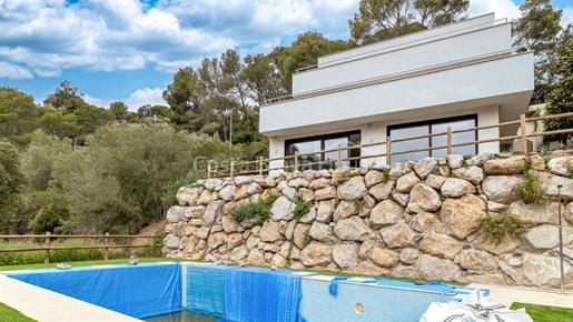 Maison neuve à la plage de Sa Riera, Begur - Design moderne et durable avec vue sur la Nature