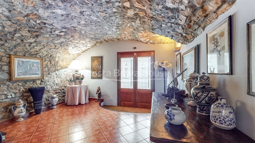 Refurbished rustic house for sale in Begur, Costa Brava 220m² with patio terrace