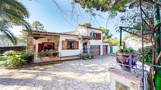 Rustic Mediterranean style house 5 minutes from Begur and its beaches, with garden and pool
