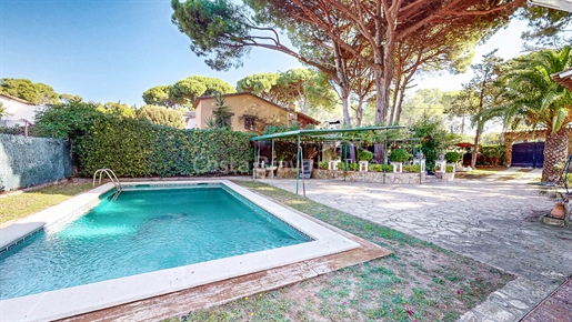 Casa de estilo rústico mediterráneo a 5 minutos de Begur y sus playas, con jardín y piscina