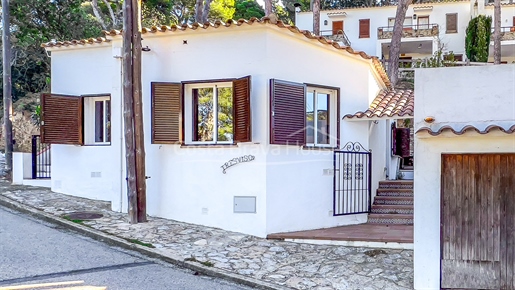 Appartement type petite maison individuelle à vendre à La Borna, Begur. Confort et Intimité