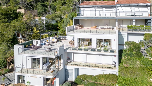 Duplex de luxe à vendre à Sa Tuna, Begur: Confort et vues sur la mer avec terrasse exclusive et gara