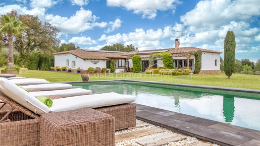 Luxueuse propriété de 2 hectares à vendre sur la Costa Brava avec piscine et jardins. Potentiel pour