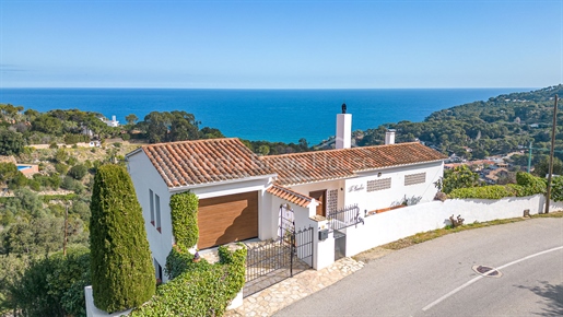 Maison méditerranéenne exclusive à vendre à Sa Riera, Begur, avec vue sur la mer et piscine