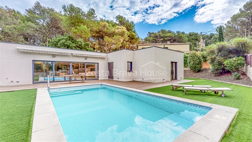 Casa en Tamariu con jardín y piscina privada | Propiedad exclusiva en venta