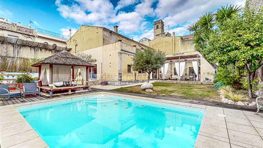 Casa histórica reformada en venta en Torroella de Montgrí con jardín y piscina