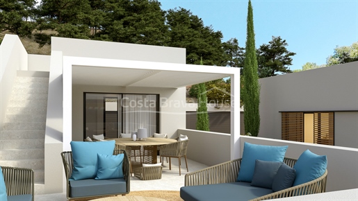 Luxury house under construction in Begur, 4 minutes walk from the town centre, with sea views and ga