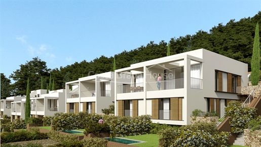 Casa de lujo de obra nueva en Begur, a un paseo del centro ciudad, con vista mar y jardín con piscin