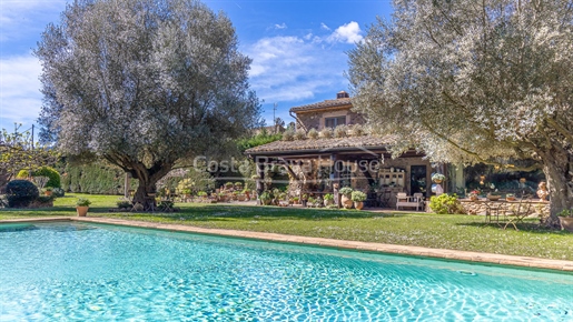 Maison de campagne luxueuse à Cruïlles, Baix Empordà: Grand jardin avec piscine. Charme rustique ave