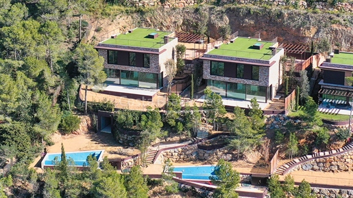 Modern designhuis te koop in Begur Sa Riera, met prachtig uitzicht op zee en zwembad