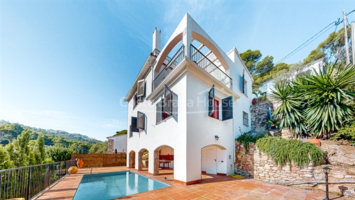 Exclusiva propiedad en Begur Sa Riera: Diseño mediterráneo, piscina y encantadoras vistas panorámica