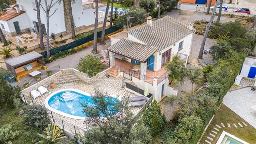 Charmante maison méditerranéenne près de la Plage Tamariu. Une combinaison idéale entre la montagne