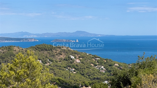 Plot of land in Sa Tuna (Begur), in the highest part of la Borna, with spectacular panoramic views