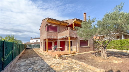 Unbeatable detached house in Pals: Enjoy life near the historic center and the beaches of the Costa