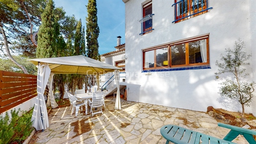 Mediterranean house only 10 min by foot from the beach of Tamariu