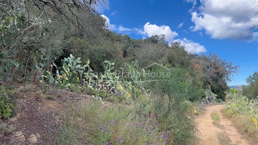 Exclusive land for sale in Mont-ras of 2.187 m² for a luxury house with garden and swimming pool.