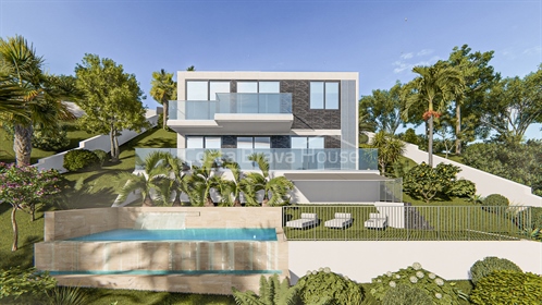 Casa de obra nueva de moderno y atractivo diseño, con jardín y piscina, a 5 minutos de cala Canyelle